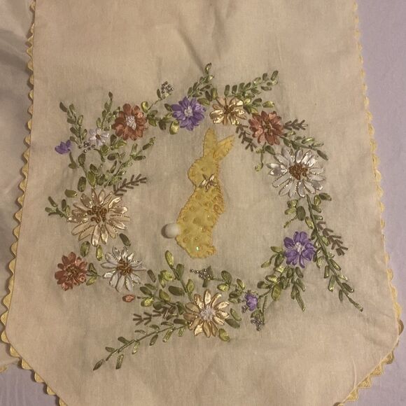 Easter Bunny with Wreath Table Runner Vintage Size 13x66 NWOT - Picture 2 of 6